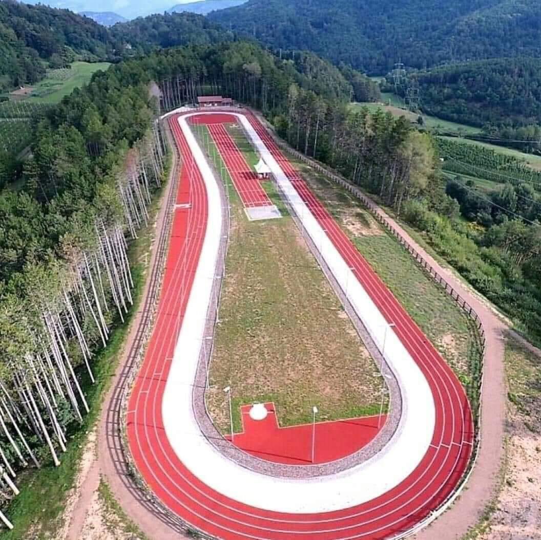 An 800m track in Italy 😅