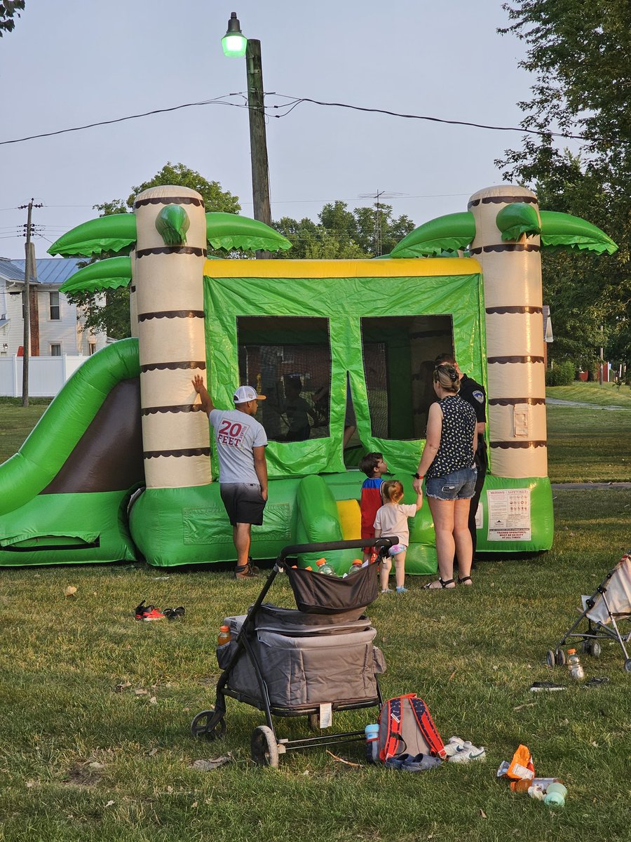 Great turnout for the #NationalNightOut here in Union City! You still have time to come out for free hot dogs and fun! #community #UCPride ⚫🔵⚫ <a href="/UCO_Police/">UCOPD</a> <a href="/RandolphEastern/">Randolph Eastern Schools</a> <a href="/ucicoach/">Keith Maloy</a> <a href="/UC_Principal/">UC Principal</a>