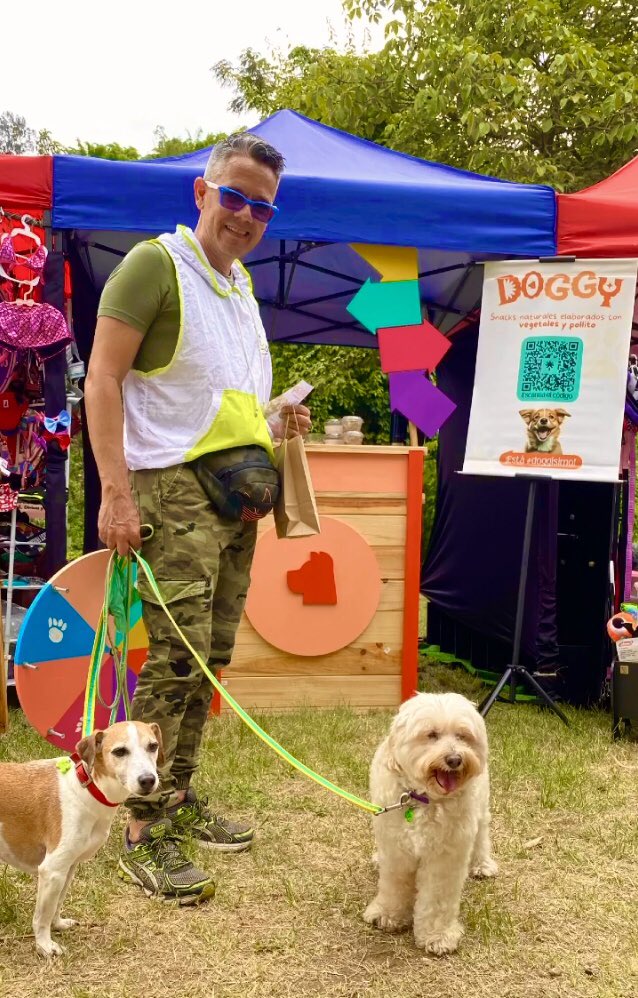 Oscar y Falkor disfrutaron al máximo los snack de @kantal_ve y del magnífico evento de @dogrunningvzla y @petfestvzla, que se repitan más eventos como estos para las #mascotas