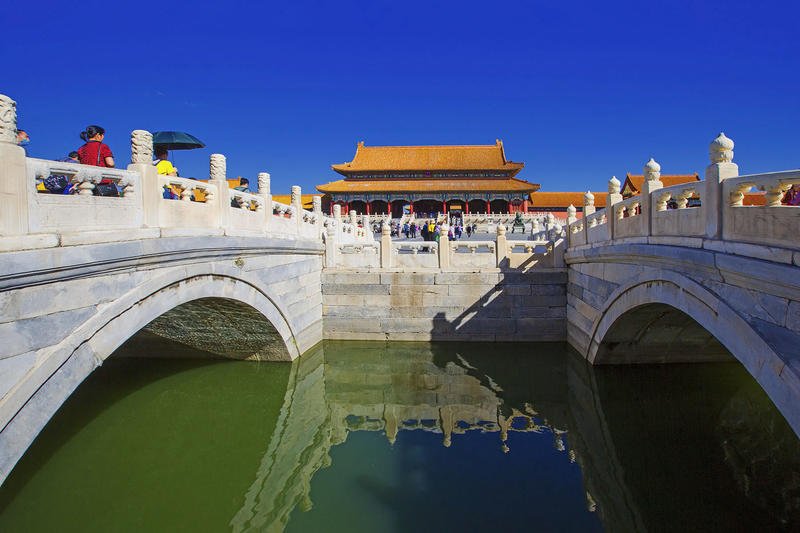 simontourcom's tweet photo. The Forbidden City in Beijing, China, once served as the palace for 24 emperors during the Ming and Qing Dynasties (1368 - 1911). Surrounded by a 52-meter-wide moat and a 10-meter-high wall are more than 8,700 rooms. Listed by UNESCO as a World Cultural Heritage Site in 1987. https://t.co/QFKBzmnIqP