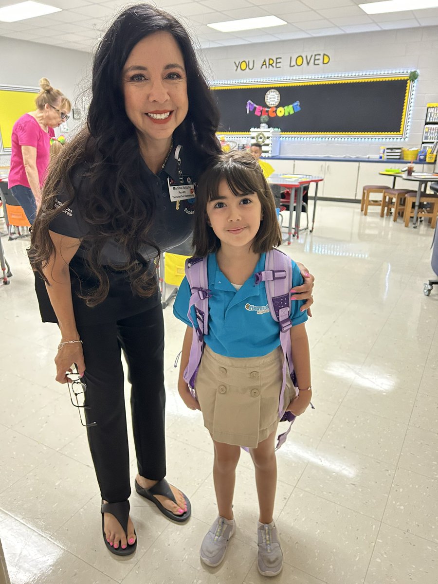 EMercadoCollins's tweet photo. Blessed again with amazing teachers in #THEDISTRICT 💛 https://t.co/beOkS50xDd