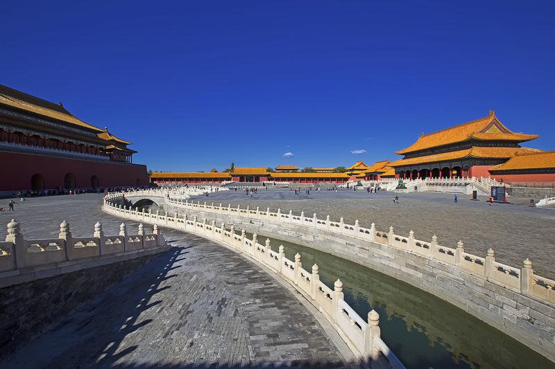 simontourcom's tweet photo. The Forbidden City in Beijing, China, once served as the palace for 24 emperors during the Ming and Qing Dynasties (1368 - 1911). Surrounded by a 52-meter-wide moat and a 10-meter-high wall are more than 8,700 rooms. Listed by UNESCO as a World Cultural Heritage Site in 1987. https://t.co/QFKBzmnIqP