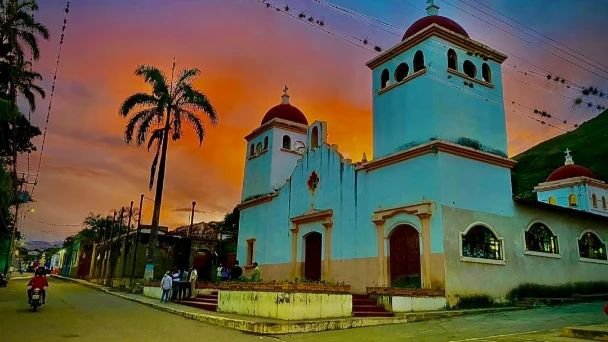 naguarapuntocom's tweet photo. Iglesia Nuestra Señora del Rosario de Humocaro Bajo.
Repost: @humocaroalto_vip
#lara #humocaro #atardecer #pueblitos https://t.co/gup6uEUt7t