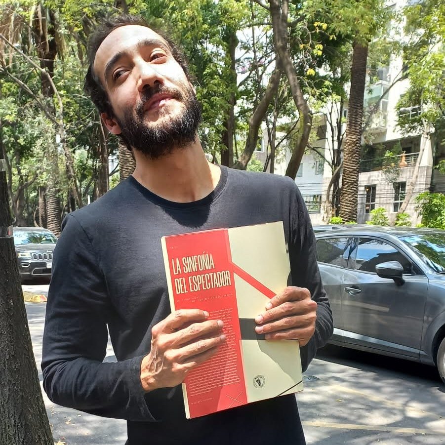 MalpaisEdicion's tweet photo. Hace unos días tuvimos la fortuna de escuhar al maravilloso @FannyFannyMiche entonando su grandiosa obra. ¡Gracias infinitas por acompañarnos!
Sigan atentos a nuestras redes, pronto habrán más oportunidades de escuchar "La Sinfonía del Espectador"

#libros #MalpaisEdiciones https://t.co/wKxIvx555R