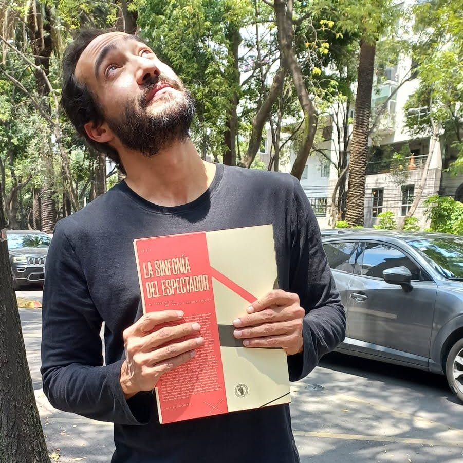 MalpaisEdicion's tweet photo. Hace unos días tuvimos la fortuna de escuhar al maravilloso @FannyFannyMiche entonando su grandiosa obra. ¡Gracias infinitas por acompañarnos!
Sigan atentos a nuestras redes, pronto habrán más oportunidades de escuchar "La Sinfonía del Espectador"

#libros #MalpaisEdiciones https://t.co/wKxIvx555R