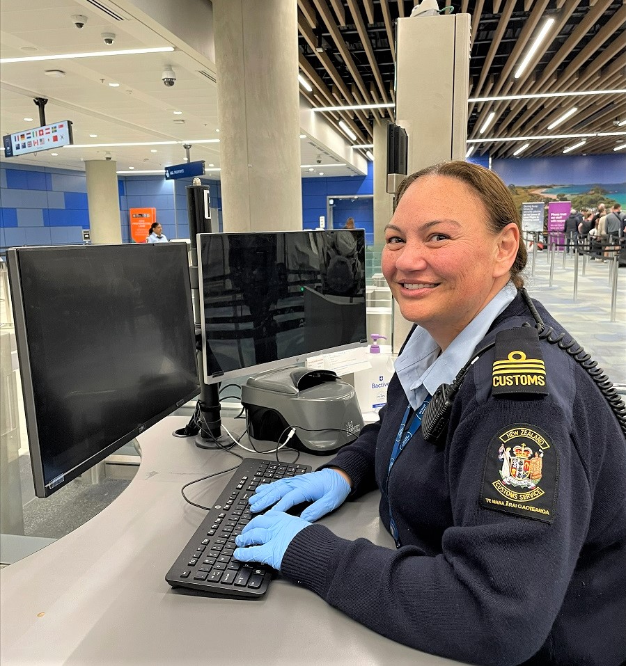NZ_Customs's tweet photo. “Being a Cook Islander to me means having a connection to my ancestors, the land, the people, the culture and the language…connect me to the traditions and culture of my homeland". Happy Cook Islands Language Week from Averil, and Customs.
#cookislandslanguageweek https://t.co/amxDRAYSQ9
