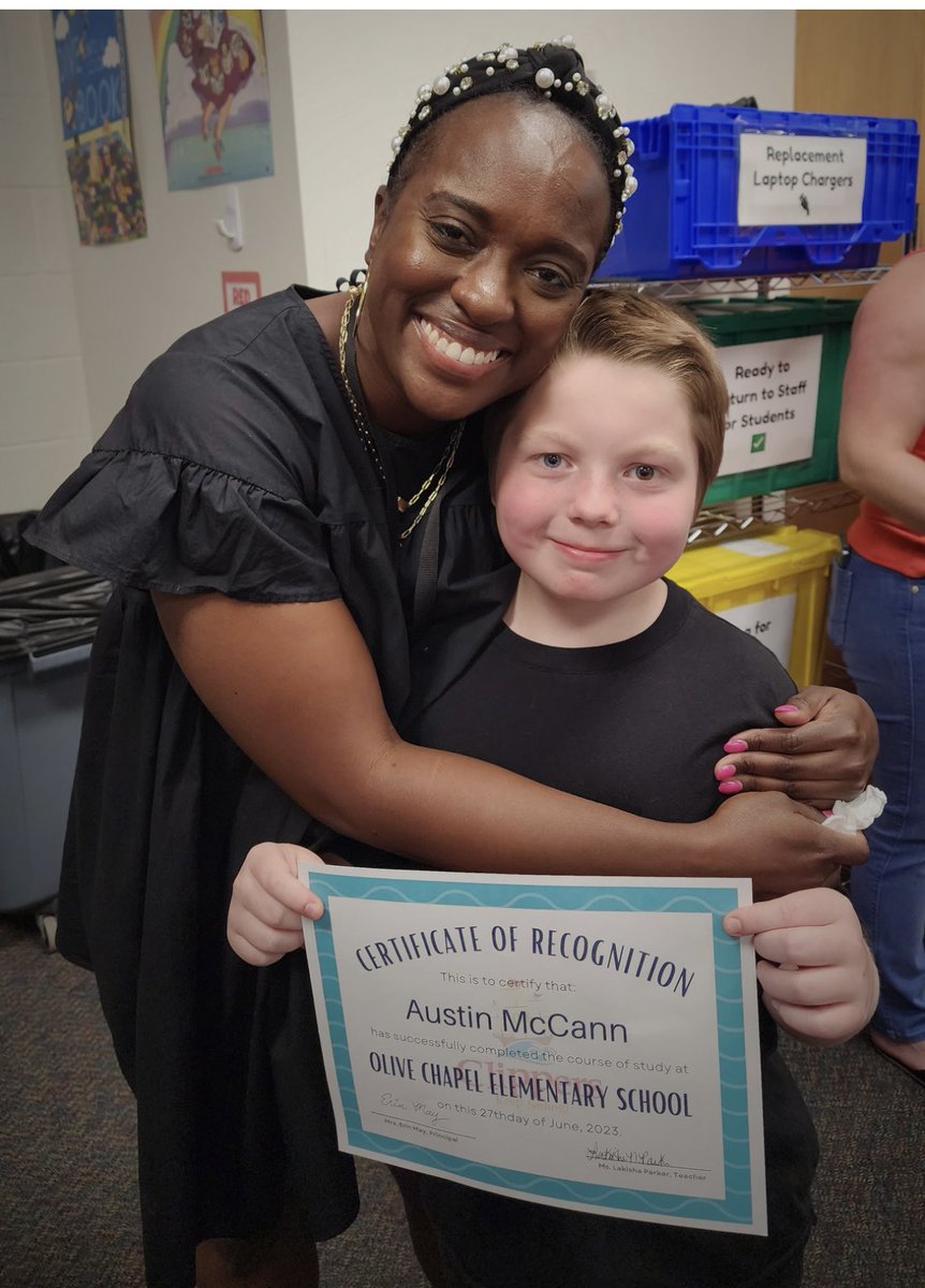 MsLakishaParker's tweet photo. My day was made even more getting an email from a former parent updating me on a former student. Iโve been smiling about it all day. I love my job #OCEstrong #onceaclipperalwaysaclipper https://t.co/ojUKFgyxVS