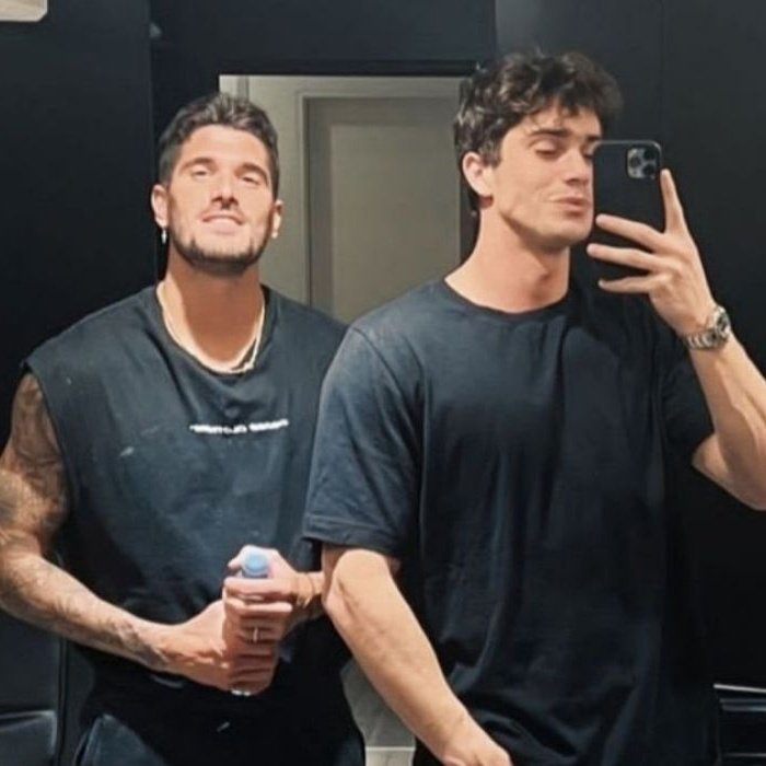 argmusicfacts's tweet photo. 🚨 Segun algunos medios argentinos, Tini habría encontrado a Rodrigo De Paul y Francisco Stoessel en una situación comprometedora. 

“En la habitación se escuchaban gemidos y música de Lali, ahí le cerró todo. Entendió porque pasaban tanto tiempo juntos” declaró una periodista https://t.co/vNF54cLbji