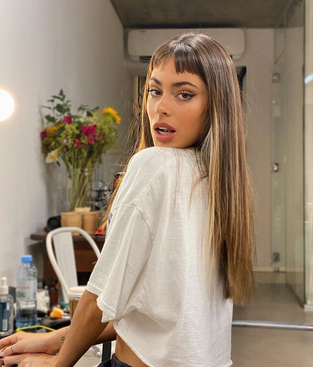 argmusicfacts's tweet photo. 🚨 Segun algunos medios argentinos, Tini habría encontrado a Rodrigo De Paul y Francisco Stoessel en una situación comprometedora. 

“En la habitación se escuchaban gemidos y música de Lali, ahí le cerró todo. Entendió porque pasaban tanto tiempo juntos” declaró una periodista https://t.co/vNF54cLbji