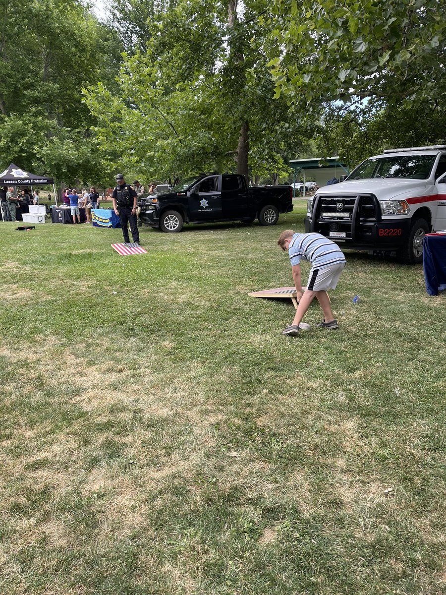 CALFIRELMU's tweet photo. National Night Out in Susanville. Come on down and meet our local safety agencies. https://t.co/vcW4wkCxGr
