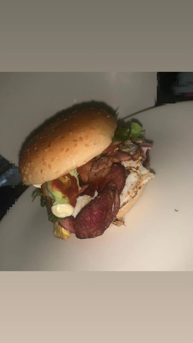 neguinhaa087's tweet photo. Coisa linda🤌🤤🍔🥓 https://t.co/R3YPwKAGoW