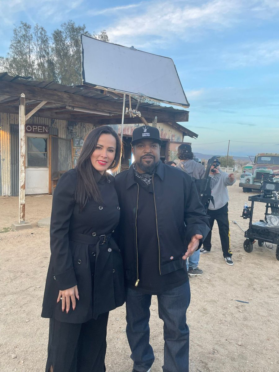 Leticamacho's tweet photo. Cómo Productora Ejecutiva con @MxDinamika nos fuimos a los Ángeles California para realizar una colaboración con @icecube @CasaDonRamonMX y @BANDA_MS https://t.co/rjhXRjgDEA