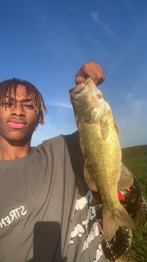 01BrittanyTate's tweet photo. This child loves to fish! 🎣 @ktate_11
“Give a Man a Fish, and You Feed Him for a Day. Teach a Man To Fish, and You Feed Him for a Lifetime” #proverb
#fishinglife 🎣 #teachamantofish #fishing #fishingaddict #fish #bigfish https://t.co/dZqAXuKH5v