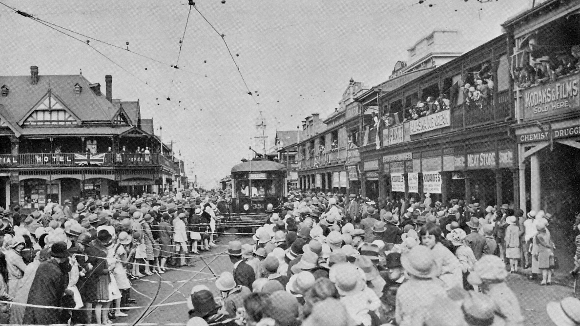 AdelaideMetroSA's tweet photo. Celebrating 150th years of services on the Glenelg line! 🎈🚂🚃

On this day in 1873, the line opened for the first time, although it was steam trains – rather than trams – that made the journey between Moseley Square and Adelaide. 🚂💨

📸@SLSA , Tramway Museum St Kilda https://t.co/JQkuf2q5Dr