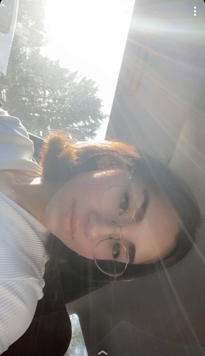 lmtdd's tweet photo. happy national gf day. she is very pretty and cool https://t.co/XpTipq3HHJ
