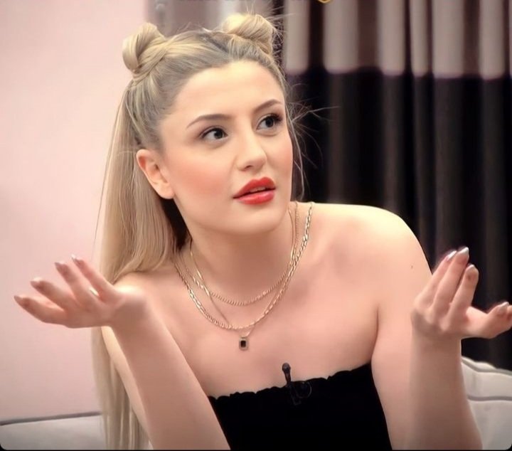 bursin_ercel's tweet photo. Pardon ama Who are you? 
#Tuĝçe = Quality Queen 👸🏼🌸🌟
@Tugcealeyna97
.
AlgıyıBırak ÖyküSerter https://t.co/NBs98xJkm9