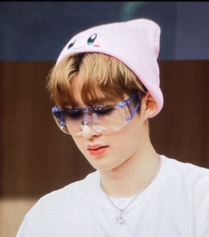 khbsource's tweet photo. kim hanbin x goggles https://t.co/2Bg8BArD53