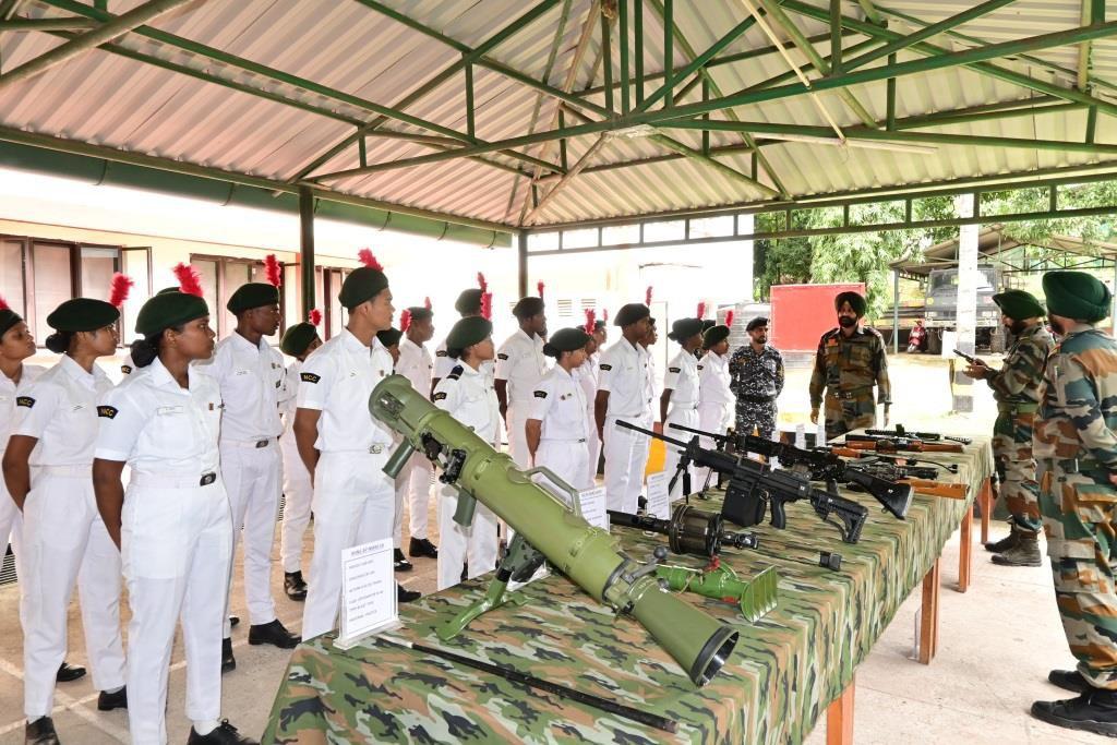 AN_Command's tweet photo. 🇮🇳 Celebrating #AKAM at #ANC, the #ArmyComponent mentored #NCC cadets from #ArmyWing &amp; #NavyWing, to continue activities towards nation building. Inspiring Weapon &amp; Equipment Display &amp; visits to Army Institutions ignited their passion to join #IndianArmedForces.
#ANC https://t.co/HqWE2TV2pI