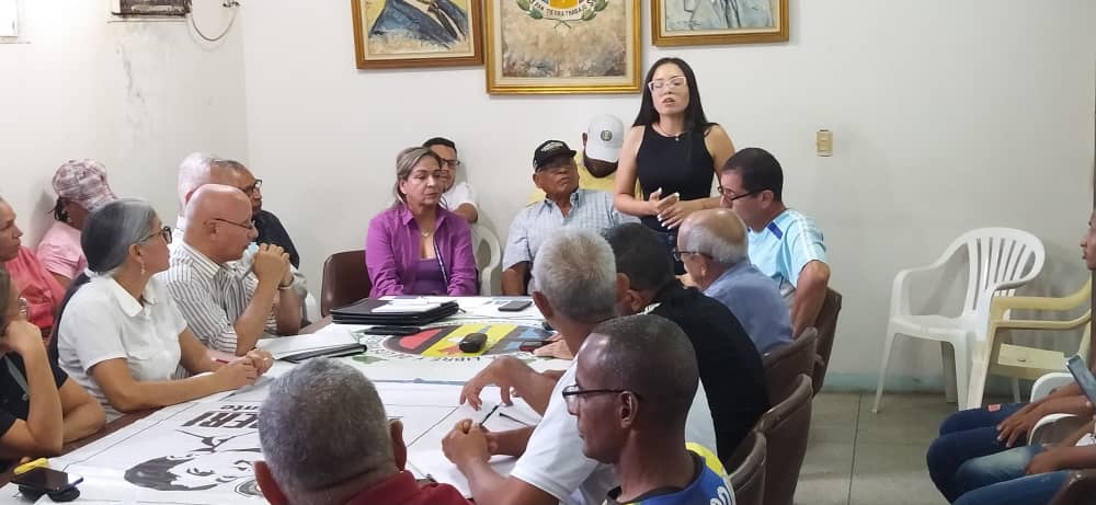 JoseDim09279939's tweet photo. La Secretaria Juvenil Seccional Bolivar PENELOPE BERNAEZ activada en el CEM CARONI promoviendo la participación de la Juventud en favor de Prosperi https://t.co/MfXwQsFY4e