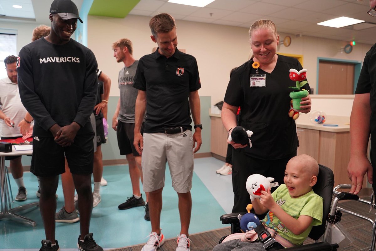 OmahaMSOC's tweet photo. Made some new friends today! Thanks to @Madonnarehab for having us out. https://t.co/fhwHM8KHXy