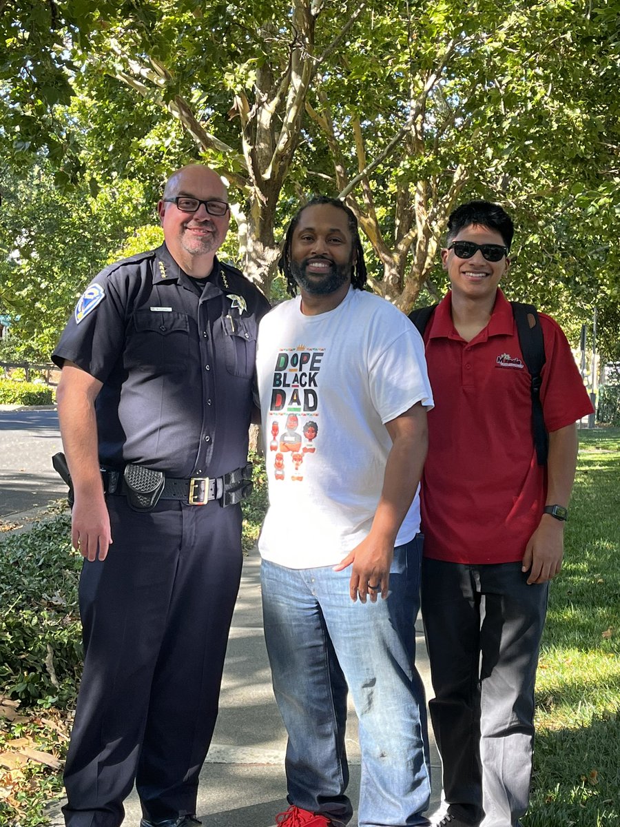 FairfieldPolice's tweet photo. Thank you, Rolling Hills! #nno2023 #NationalNightOut2023 #ffpd https://t.co/QSQcu48Y89