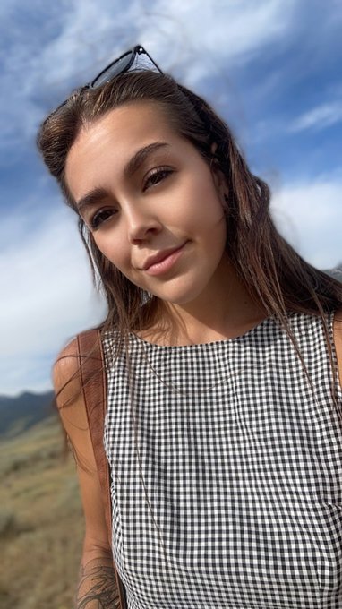 Came out on the job site in Yellowstone so been a little quiet!! I&rsquo;m here now, and bored, and horny af<a href="/tag/onmfc"class="tags"><span>#onmfc</span></a>