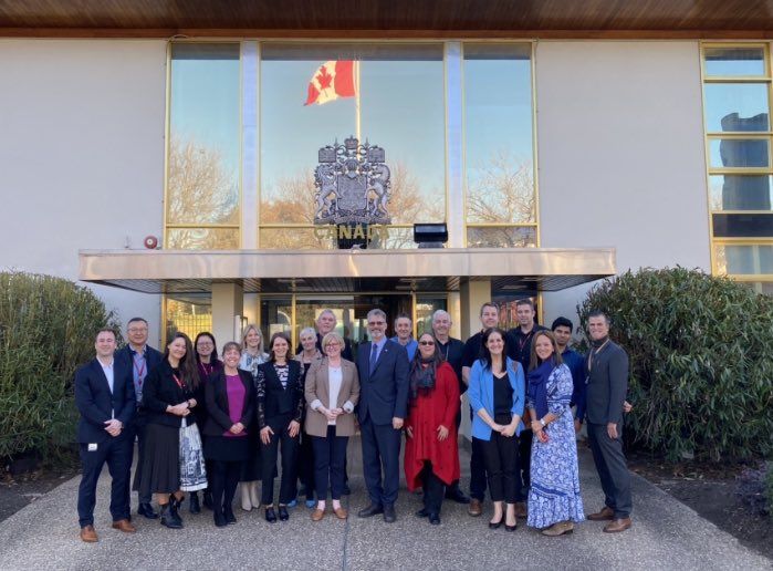 Yesterday we had the privilege of welcoming 🇨🇦 Minister <a href="/CQualtro/">Carla Qualtrough</a> to the High Commission of 🇨🇦 Canada in 🇦🇺 Australia. The staff enjoyed the opportunity to engage and learn more about the government’s priorities in Sport and Physical activity in 🇨🇦 Canada.