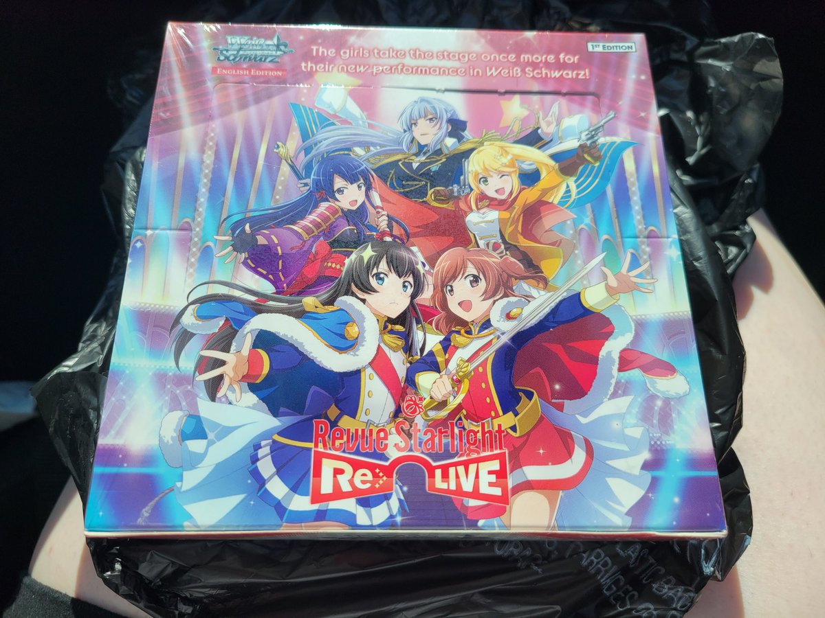 lonelyadvice's tweet photo. So, apparently this came out at the beginning of July, so I had to rush out and get me a few boxes. https://t.co/nizuEoJdN8