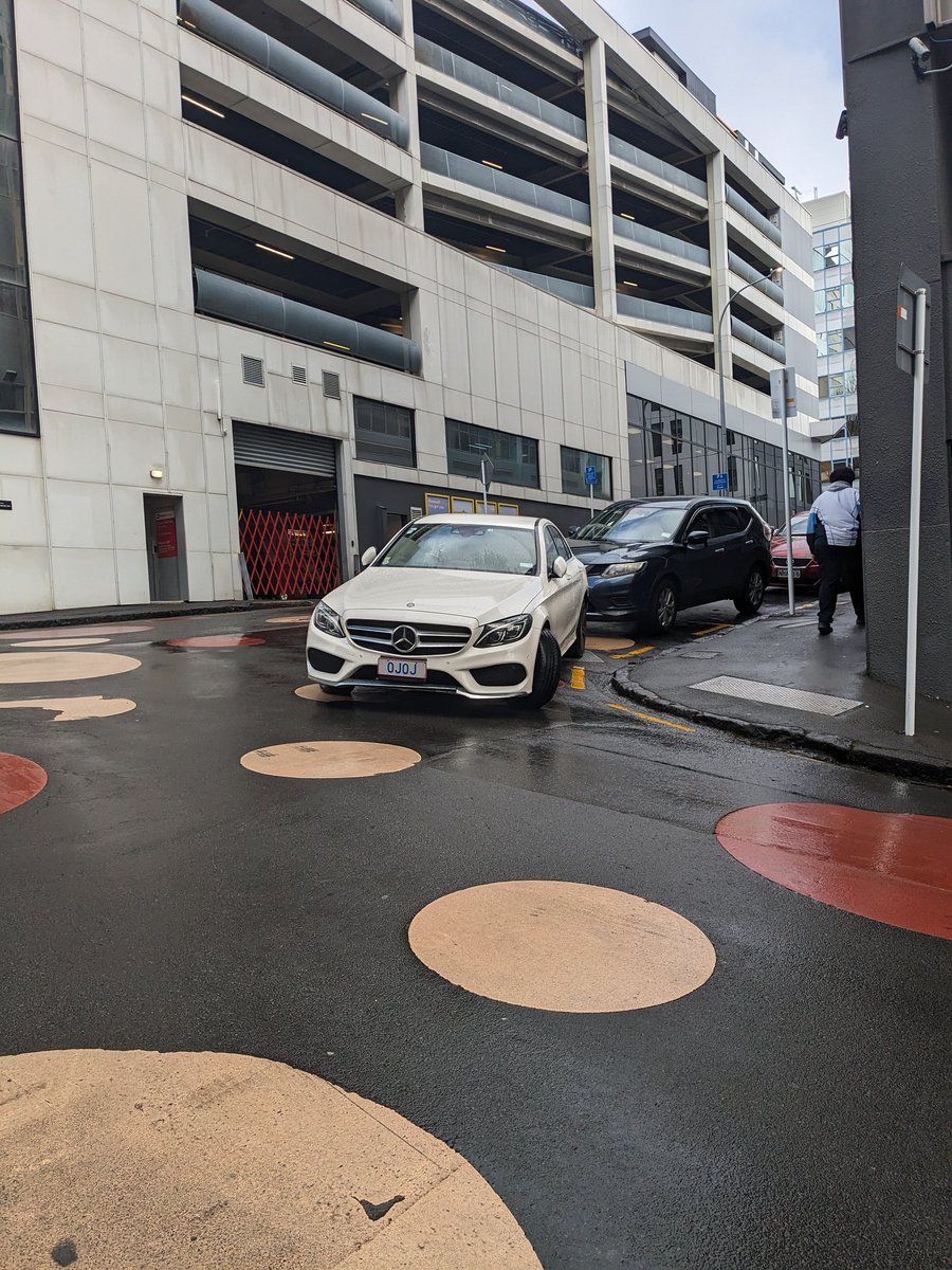 cyklee's tweet photo. @AklTransport just reporting the usual illegal parking on no parking areas (shown here), disabled parking without displaying permit on St Paul Street (further down the road) that is happening right now. https://t.co/WE7sNsEWkg