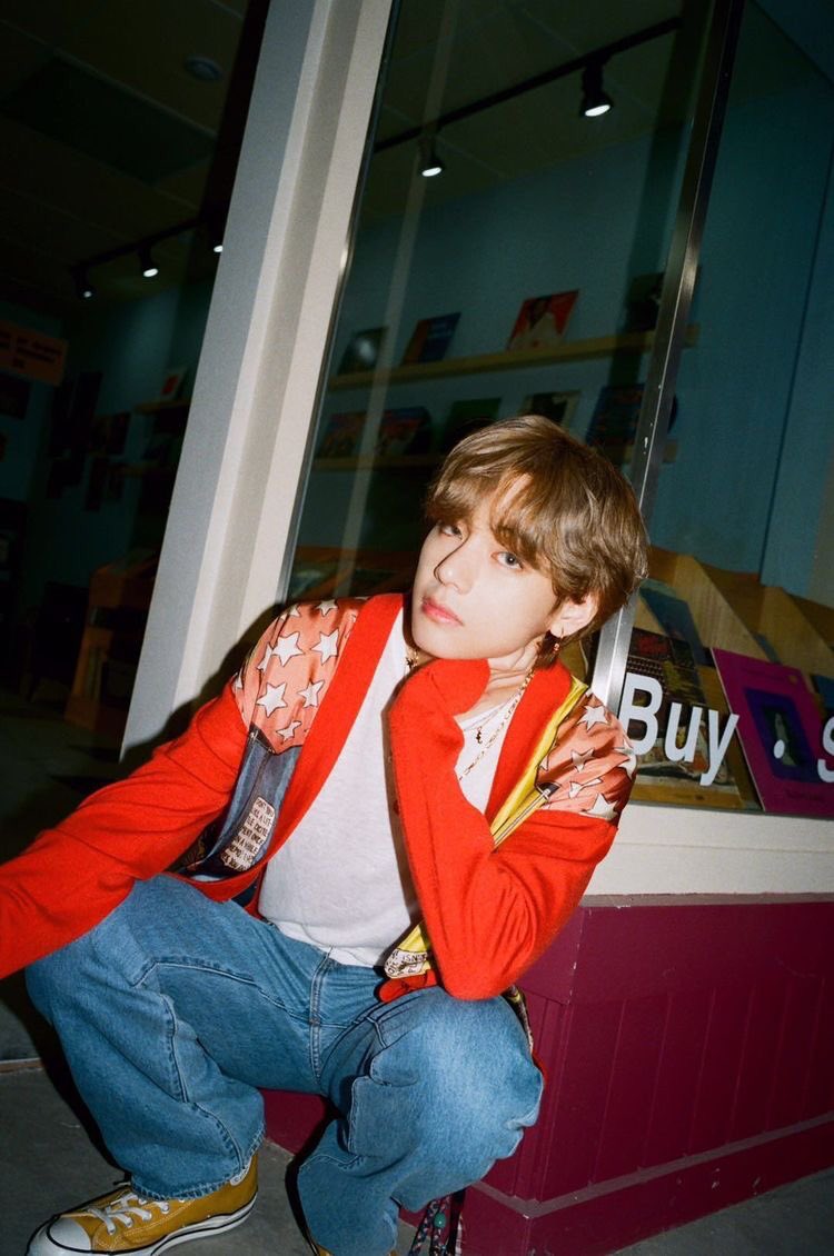 taeguide's tweet photo. [INFO] Kmedia headlines: Min Hee-Jin started a large-scale project and this time it’s not New Jeans but teaming up with BTS V on his solo album https://t.co/7ofut4a5ci