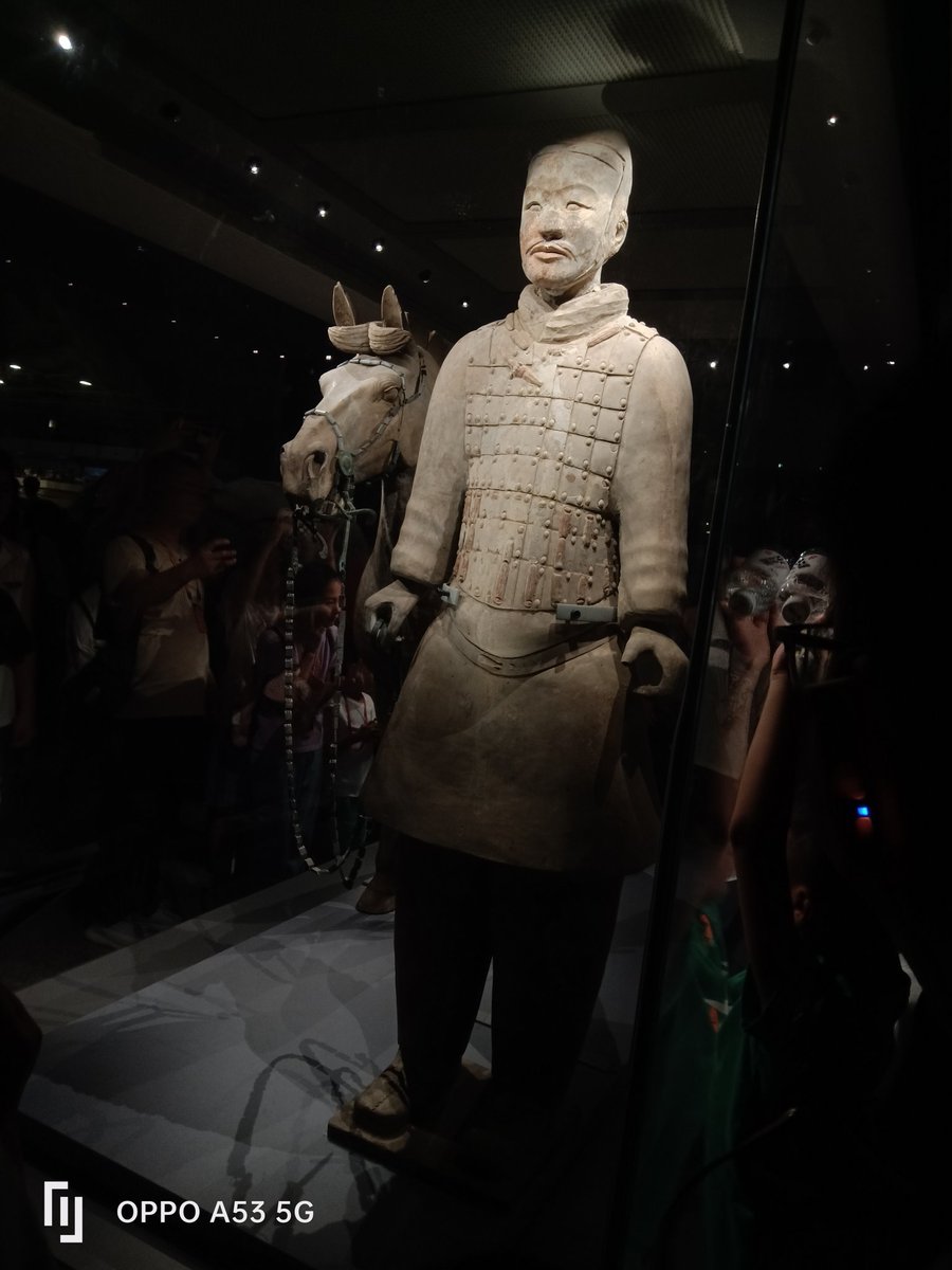 poto_alg's tweet photo. The history class visited the Terracotta Warriors and Horses of Qin Shihuang, and the students were shocked by it. https://t.co/FfLN2Iockr