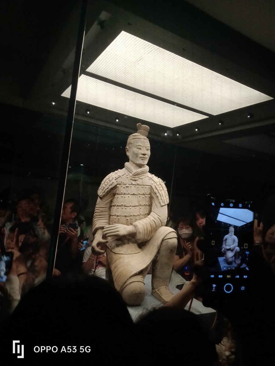 poto_alg's tweet photo. The history class visited the Terracotta Warriors and Horses of Qin Shihuang, and the students were shocked by it. https://t.co/FfLN2Iockr