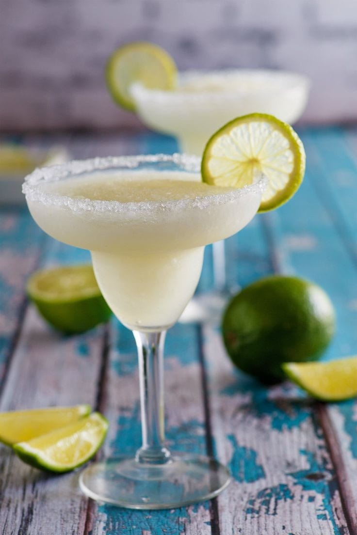 lotusdrink's tweet photo. 📝 Lagoa azul + hortelã
📝 Margarita + energético 
📝 Martini https://t.co/dgo3wLwEzR