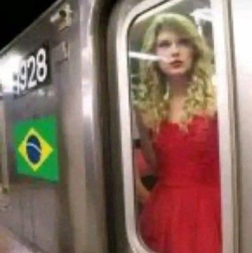 Isadorap02's tweet photo. VENDO INGRESSO TAYLOR SWIFT THE ERAS TOUR

não sou cambista! apenas me emocionei e comprei um ingresso mais caro do que consigo pagar 😭 estou vendendo pelo valor que comprei 

PISTA PREMIUM RJ 19/11
INTEIRA, R$ 1045
ACEITO PIX

Chama na dm caso tenha interesse! https://t.co/BijtKpG6ks
