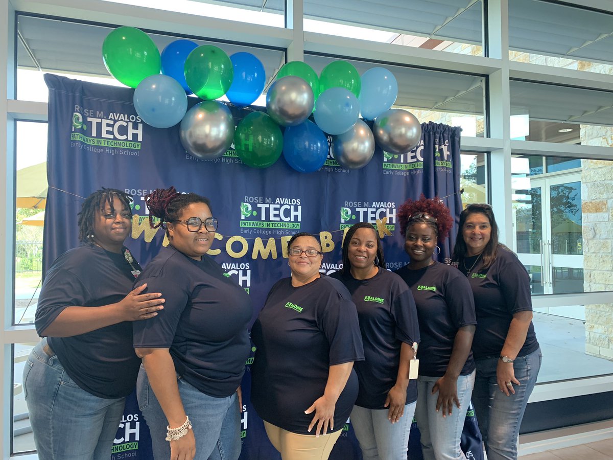 AvalosPTECH's tweet photo. @AvalosPTECH #ClassOf2027 Family and Student Orientation packed the house! Welcome, welcome, welcomeπ We are ready to support your #PTECH #ChoicesAndOpportunities #CommitToComplete https://t.co/bfIC8cmyI7