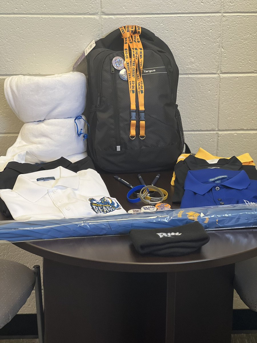 billups_LA's tweet photo. Already feeling the love! I’m officially a Bear now. #proudprincipal #movingforwardtogether https://t.co/l52BQ2jted