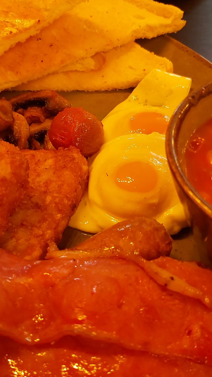 bigzy786ma's tweet photo. The most important meal of the day. " breakfast " @CharliesKitchen
#charlieskitchen #britishbreakfast #britishtraditional #toasts #halalsausages #omlette #beans #hashbrowns #friedtomatoes #friedmushrooms https://t.co/adn8vO3dnU