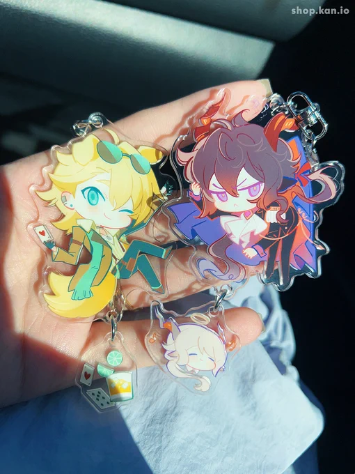 Finally took some photos of my #Arknights dangling charms. They turned out so vibrant and pretty  They are currently in stock!  ↓ 