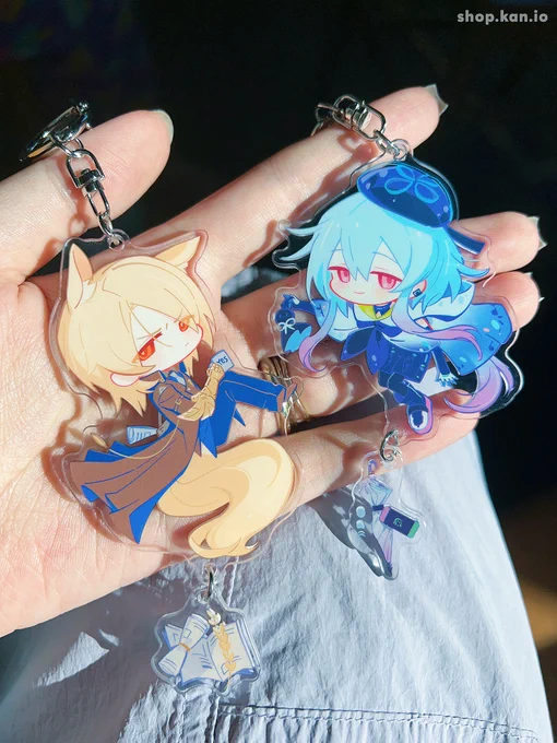 Finally took some photos of my #Arknights dangling charms. They turned out so vibrant and pretty  They are currently in stock!  ↓ 