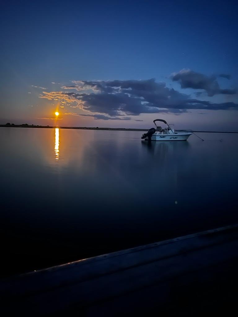 JimIssokson's tweet image. Super Moon rising - Bass River, Mass - photo credit - Martha Issokson