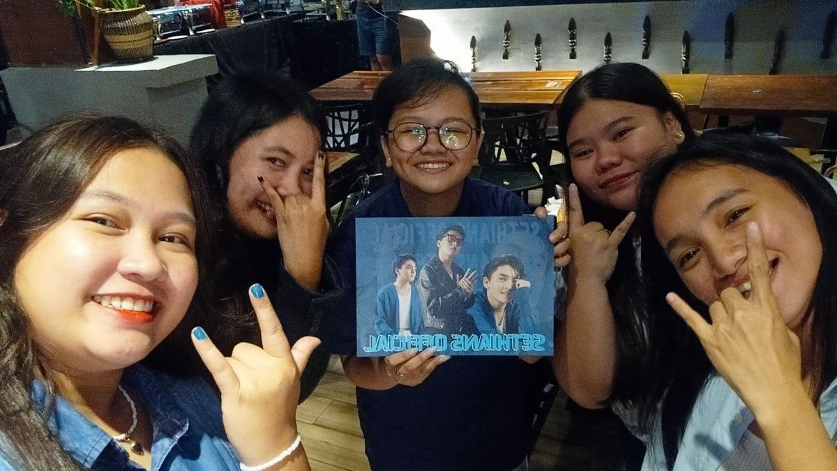 SETHiansOFC's tweet photo. A little appreciation for these people for their unending support and love, for @imsethfedelin. For always giving their best to be there through thick and thin. Most especially to @riana__jb for being our personal photographer every single time. Loveyou my Fam!💙🙌✨ https://t.co/JCv7UkpYGN
