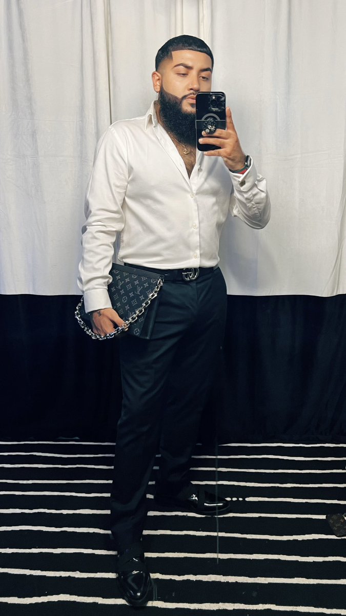 BLVKNGOLD's tweet photo. Switch it up once in a while. https://t.co/p0Ei4EXSjV