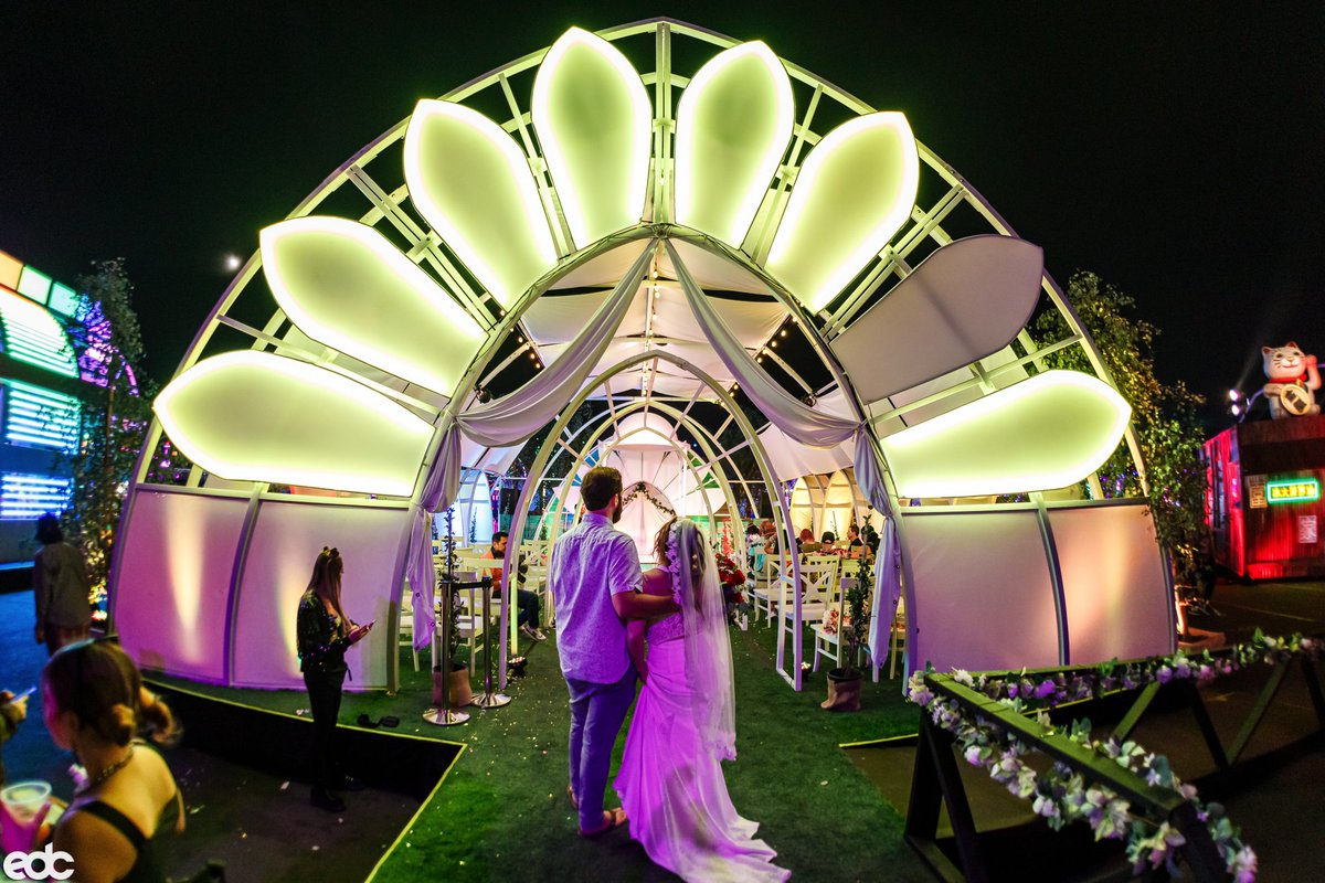 EDC_LasVegas's tweet photo. LOVE is always in the air when you're at EDC.💗✨🫶

Did you know that you can tie the knot in Downtown EDC at The Wedding Chapel of Technology or The Wedding Chapel of Nature?!🔎💒

More information at https://t.co/oqRi2VlG7l 💞 https://t.co/Y1yp2c2MYS