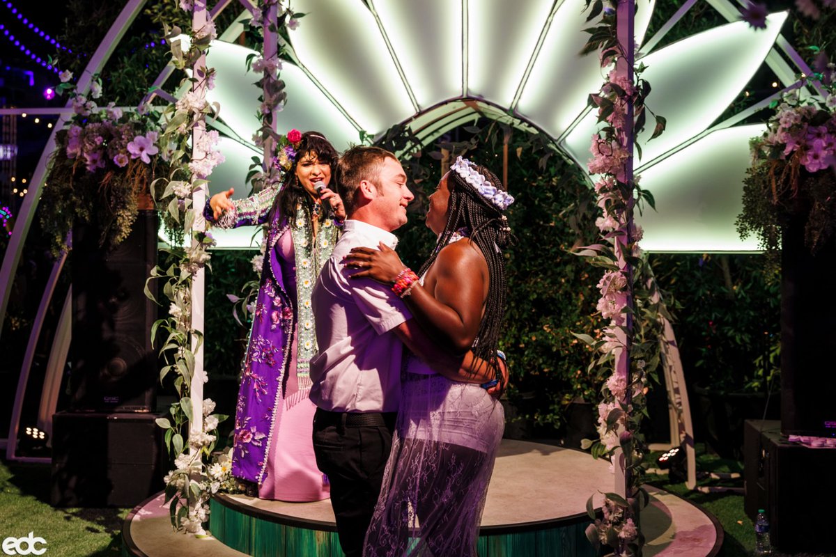 EDC_LasVegas's tweet photo. LOVE is always in the air when you're at EDC.💗✨🫶

Did you know that you can tie the knot in Downtown EDC at The Wedding Chapel of Technology or The Wedding Chapel of Nature?!🔎💒

More information at https://t.co/oqRi2VlG7l 💞 https://t.co/Y1yp2c2MYS