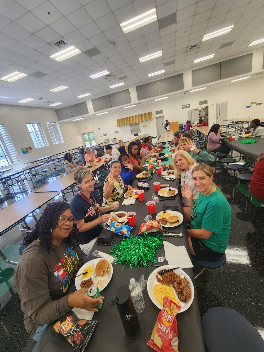 stacyrsalter's tweet photo. There is no better way to end the last day of pre-planning than to have @boyle_lindsay husband cook us a spread! Yummy!! @hfemiway Our belies and π are full and ready for the #BestFirstDayEverHCS #WinningForKids https://t.co/fYwWYVrOuv