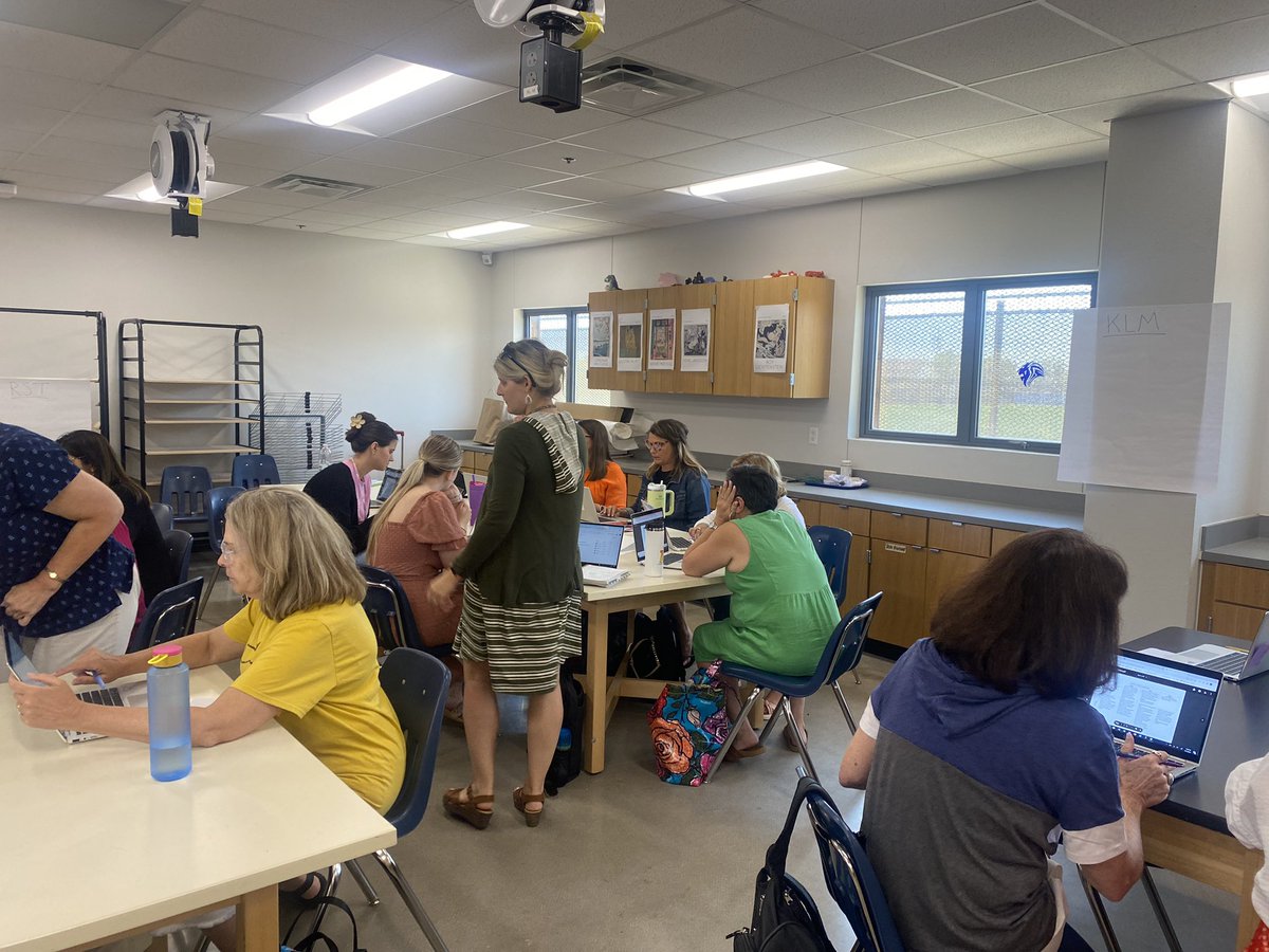 Tackling bands of text complexity with an amazing group of educators!@litcoachburrell
<a href="/WoodsELACoach/">Kerry Woods</a> 
#optimizingoutcomes 
<a href="/CFBISD/">Carrollton-Farmers Branch ISD</a>