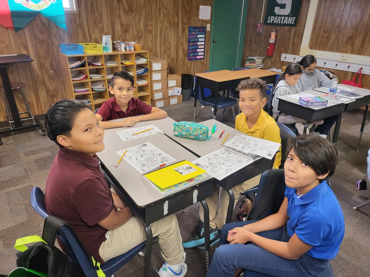 ASantana_JHS's tweet photo. Hawk scientists work together to identify unsafe lab practices with an I-Spy picture.π©βπ¬π¨βπ¬π§ͺπ¬ #HawkPrideSISD #TeamSISD https://t.co/lafXicaOGz
