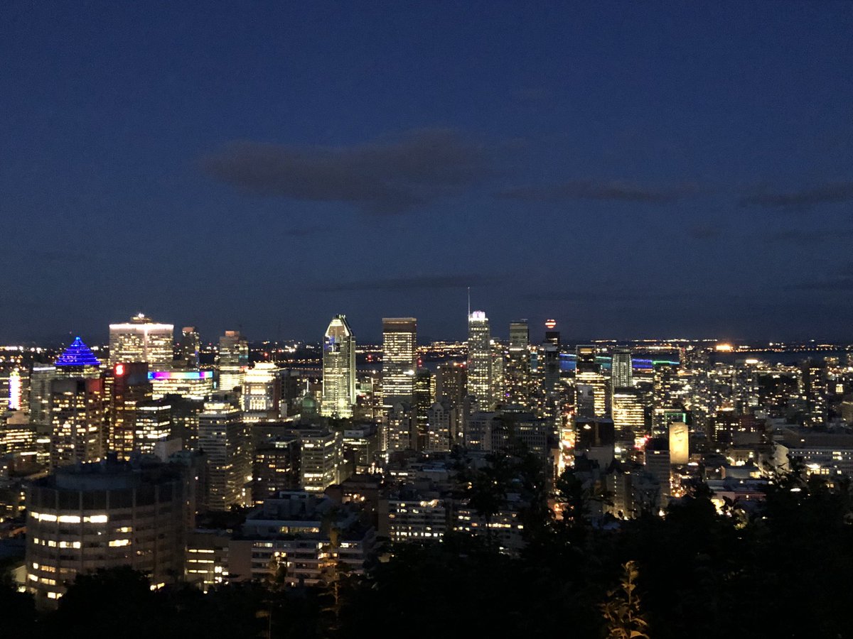 CL_opez's tweet photo. I last minute trekked up the mountain to check out the moon. What a crowd. Also, full moon or not, it’s still a great view of Montreal. #mtlsummer https://t.co/kfRkz1Ahh9