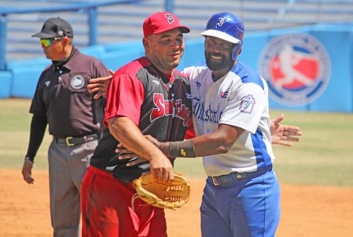 Después de un excelente juego y de una gran serie #Industriales logra el boleto de entrada a la gran final de la 62 Serie Nacional de beisbol. Otra vez el equipo de #LaHabanaDeTodos tiene la oportunidad de continuar haciendo historia. ¡Nos vemos en la final! 💙🇨🇺