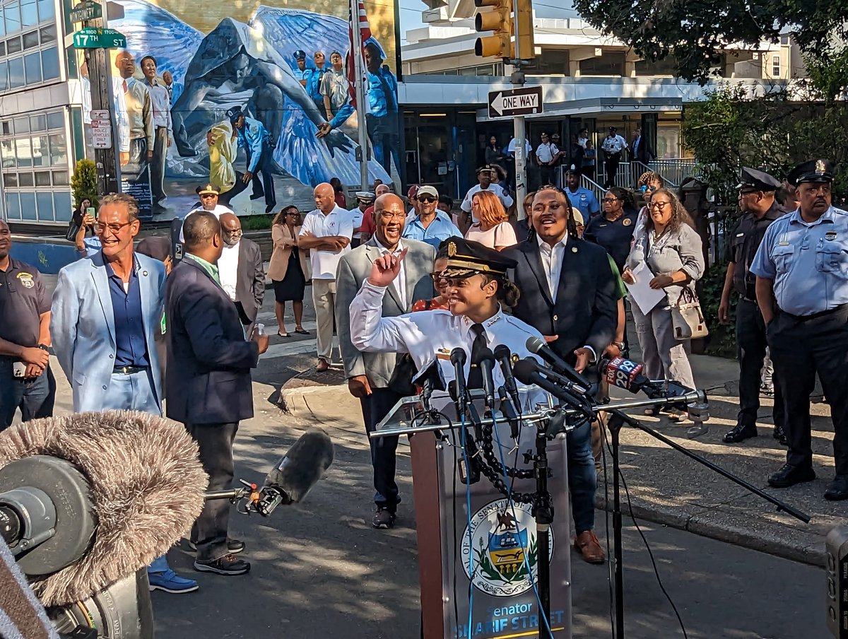 PPDCommish's tweet photo. We were honored to be joined by United States AG Merrick Garland & @USAO_EDPA Jacqueline Romero at the @PPD22Dist's #NationalNightOut2023 block party! Huge thanks to our community stakeholders, local officials, & officers for joining us! #ProgressThroughPartnership https://t.co/wDDSeQIfXr